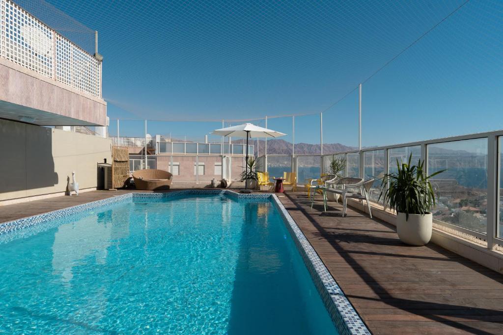 KEDEM — pool deck