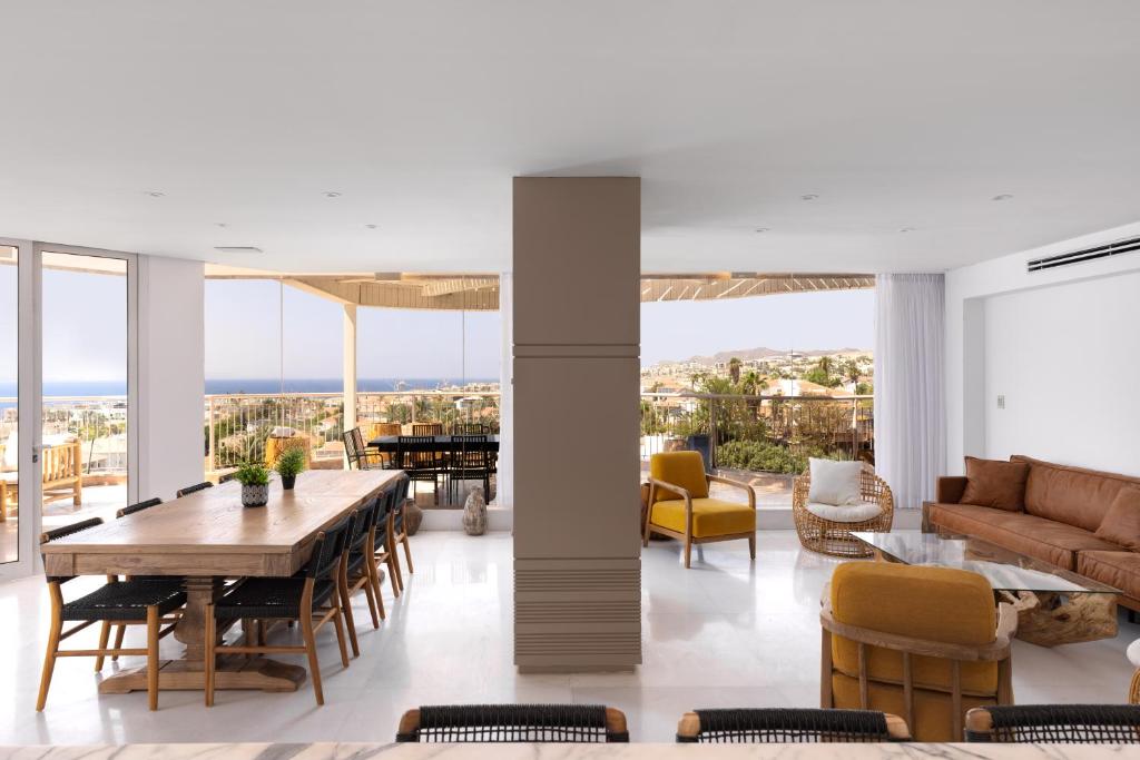 KEDEM — main lounge
